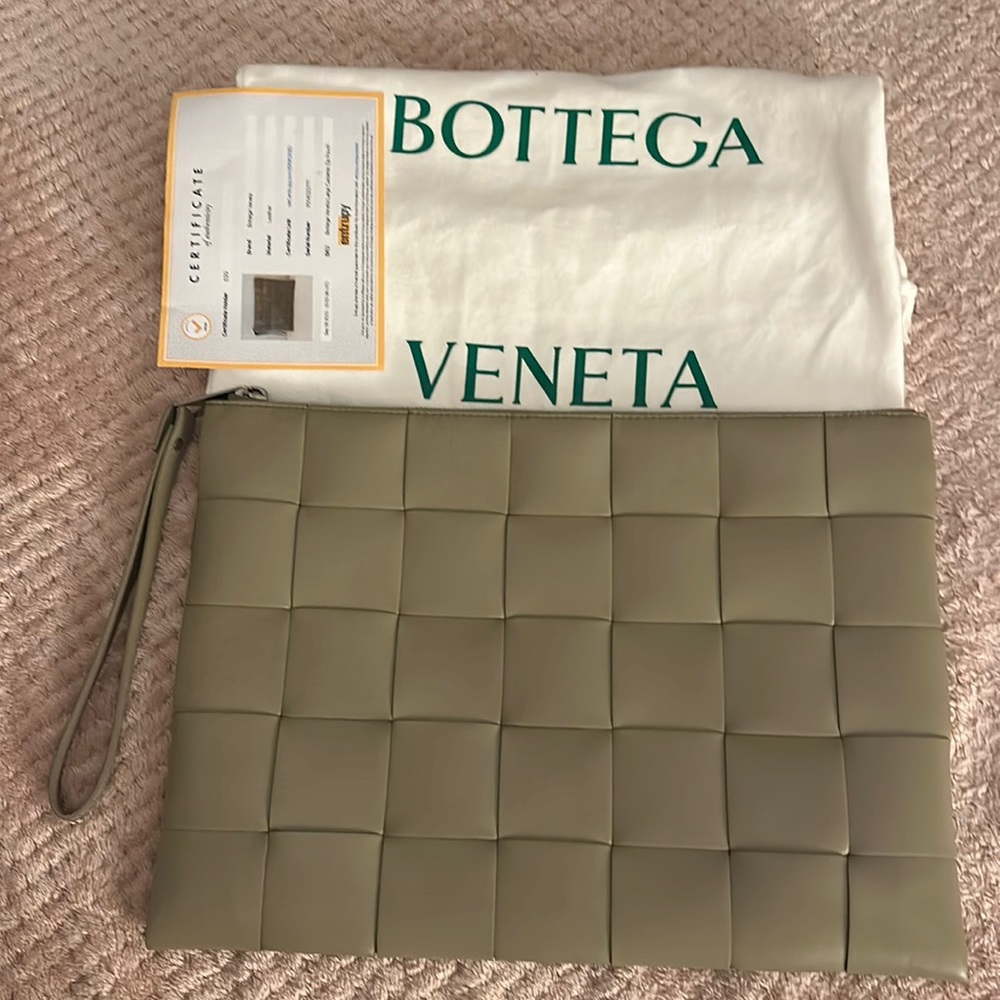 Bottega Veneta Large Cassette Flat Zip Pouch -olive green